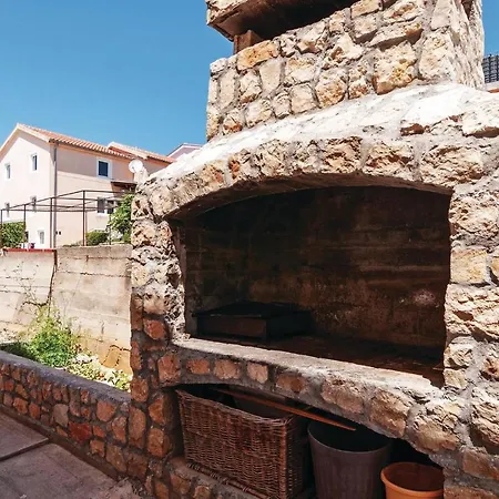 Cozy In With Kitchen Apartment